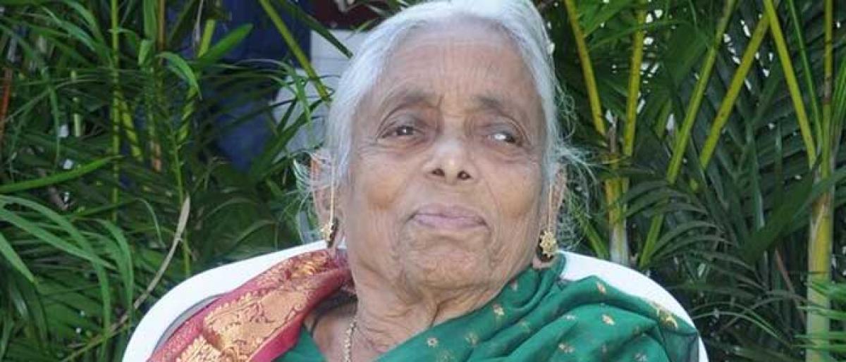 Octogenarian donates her eyes