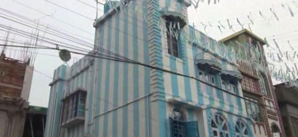 West Bengal: Messi fan paints house in Argentinas flag