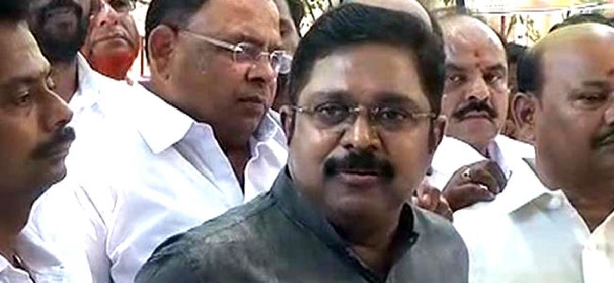 FIR filed against TTV Dinakaran for issuing pamphlets against TN, Centre