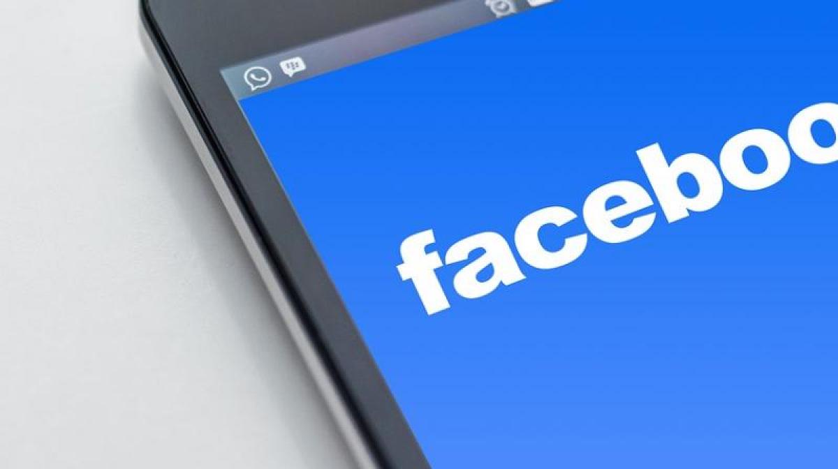 Facebook tests splitting its News Feed into two