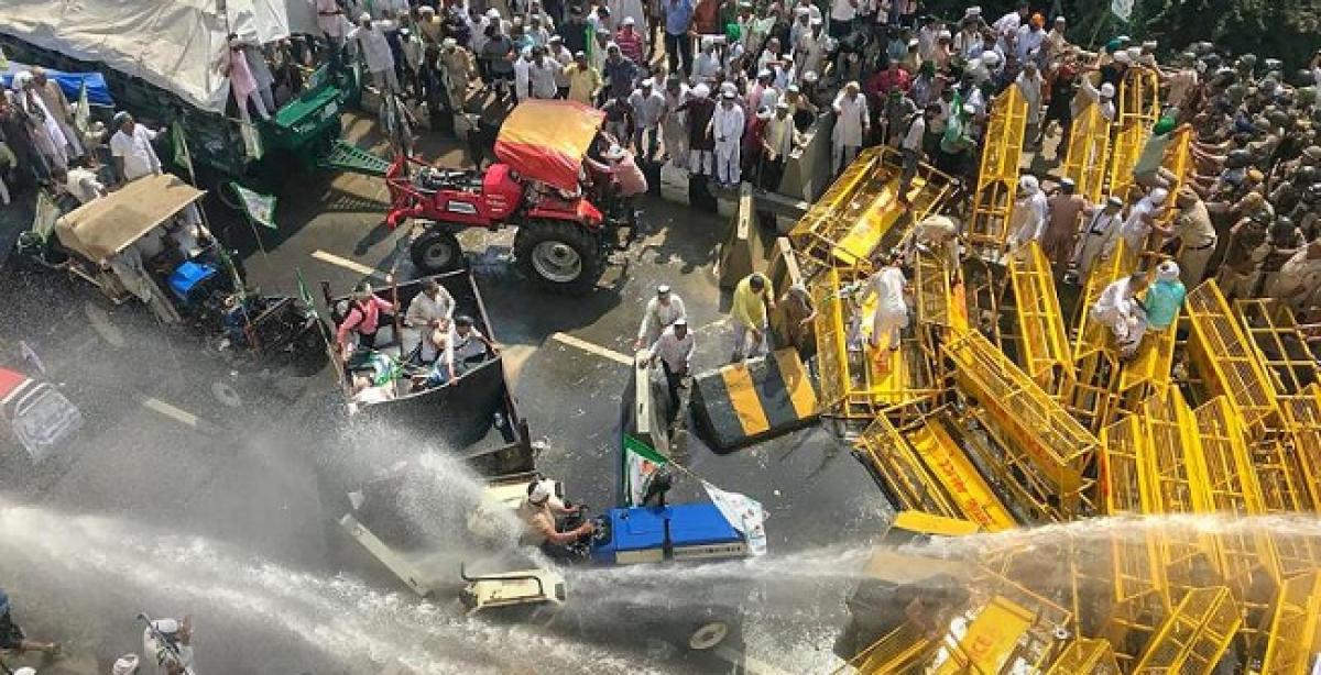 Kisan rally: Thousands of farmers try to enter Delhi, police use tear gas