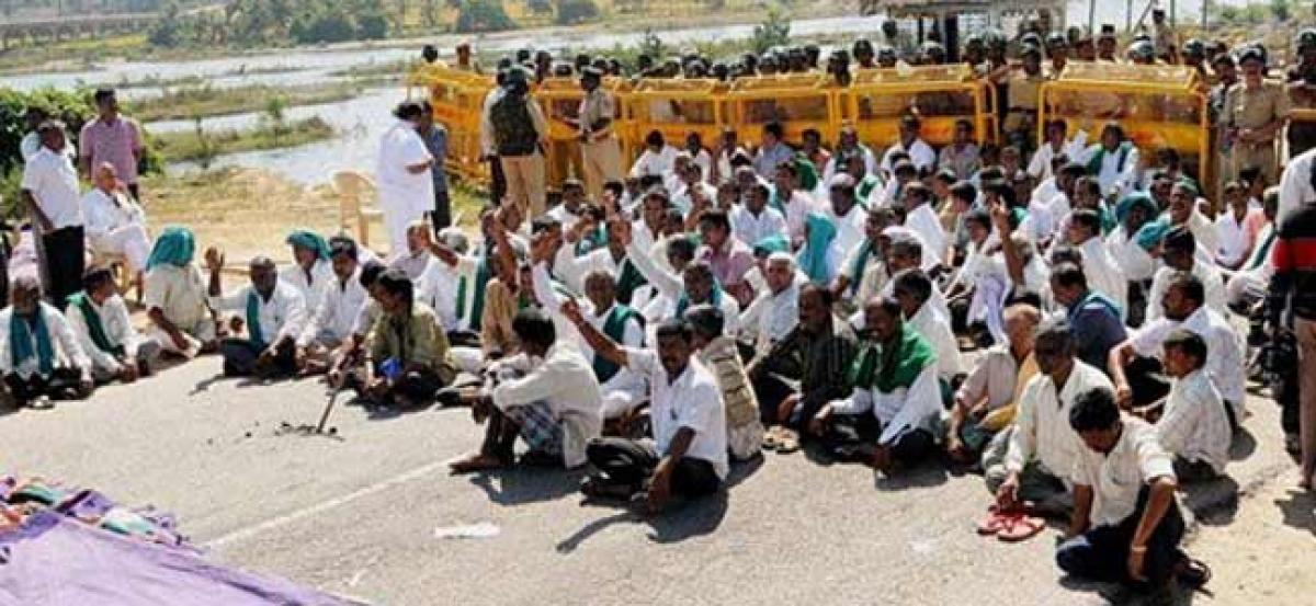 Farmers Stage Big Dharna at CRDA Office in Amaravati