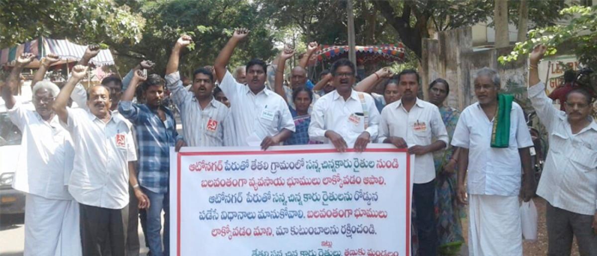 Farmers stage dharna against land acquisition