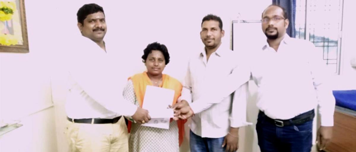 Financial aid handed over to Paruchuri Kumari at Ongole