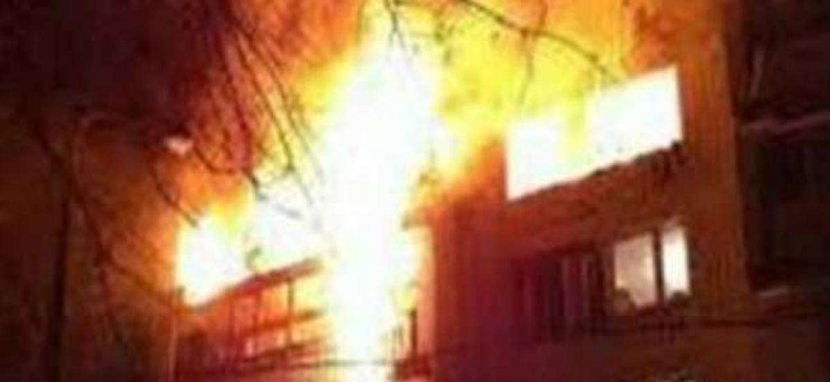 Fire breaks out in building in busy Delhi market, fire officer injured