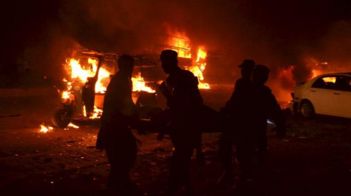 15 dead, 32 injured as blast hits army truck in Pakistan