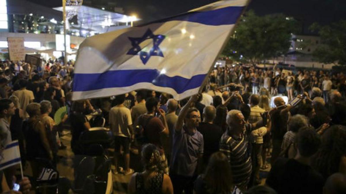 Hundreds of Israelis gather in anti-Netanyahu protest