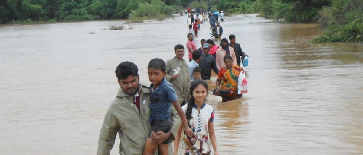 Cops extend helping hand to flood-hit people in four agency mandals