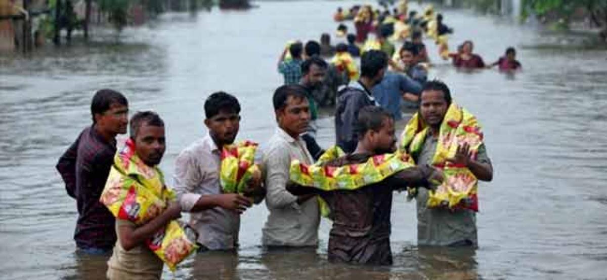 Floods kill 120 in Indias Gujarat, with industry, cotton hit