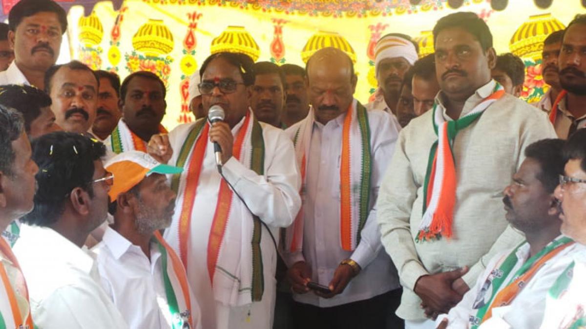 Congress accuses KCR of making hollow promises