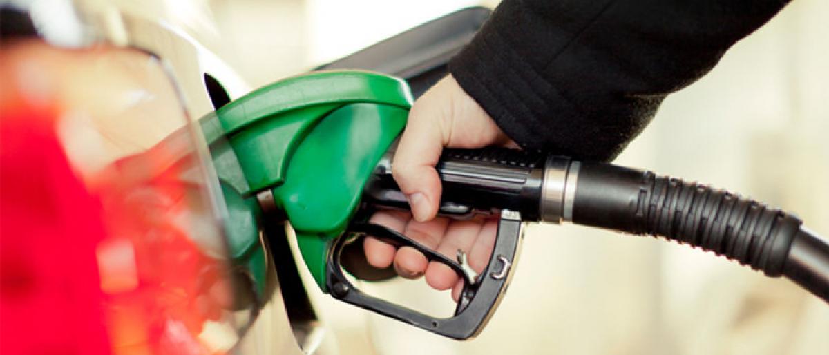Fuel prices continue to fall as global crude rates ease