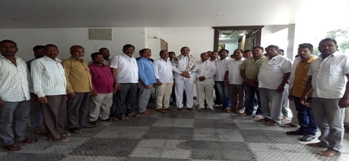 TRSKV leaders extend support to Arekapudi Gandhi