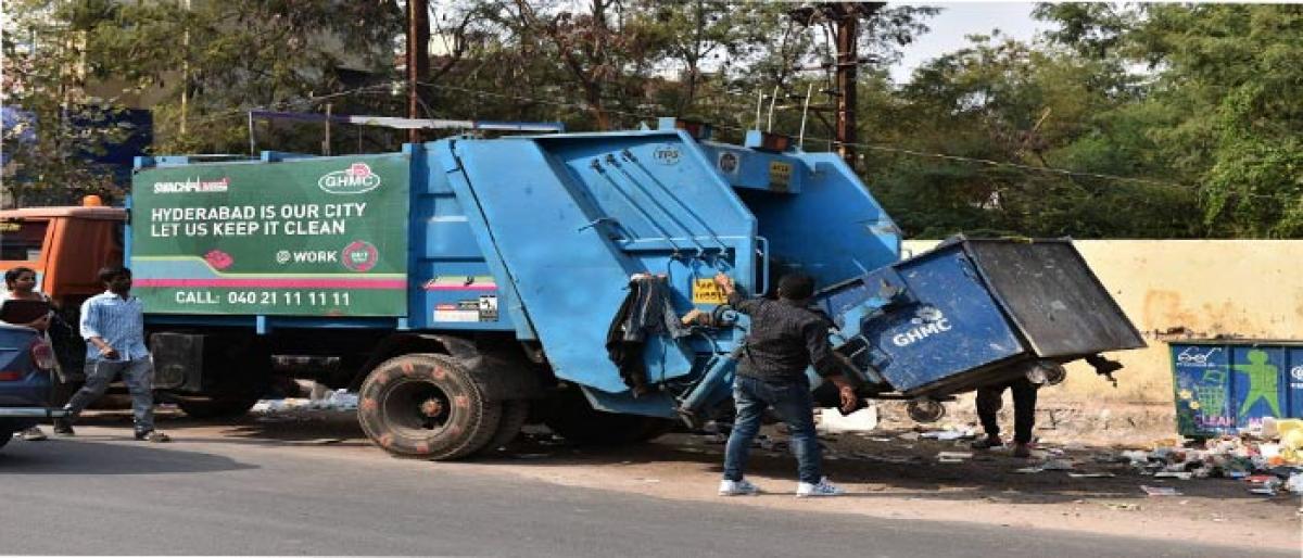 Army authorities irked by GHMC garbage lorries