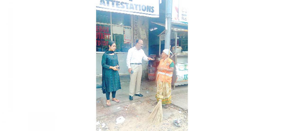 GHMC Commissioner’s impromptu visit surprises sanitation worker