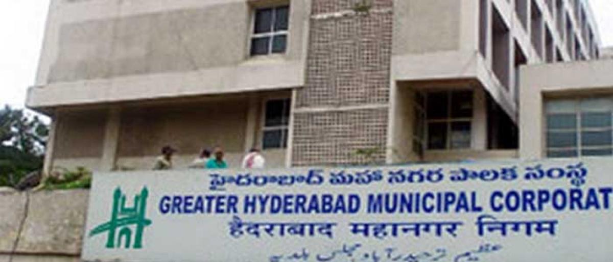 GHMC to penalise business for dumping garbage on roadside, public places