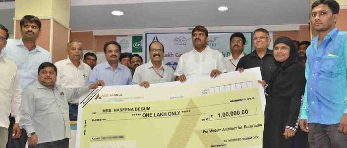 Prize money distributed to Swachh Dooths