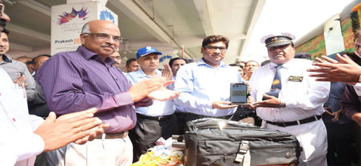 Railway guards get tablet PCs, trolley bags