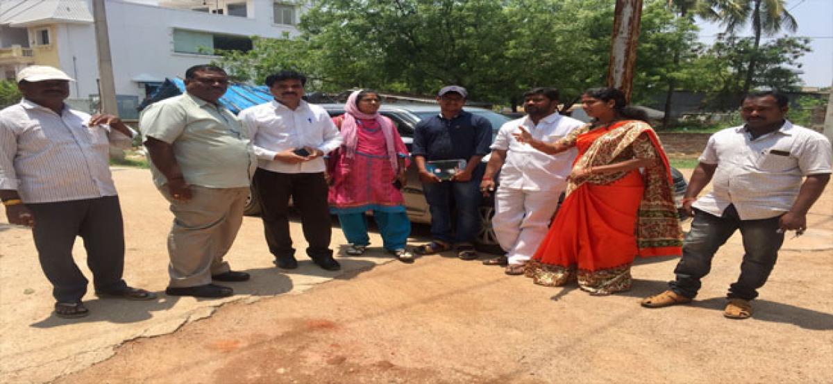 Corporator visits Gokul Nagar