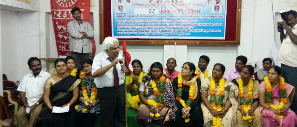 Gaddar joins teachers in protest