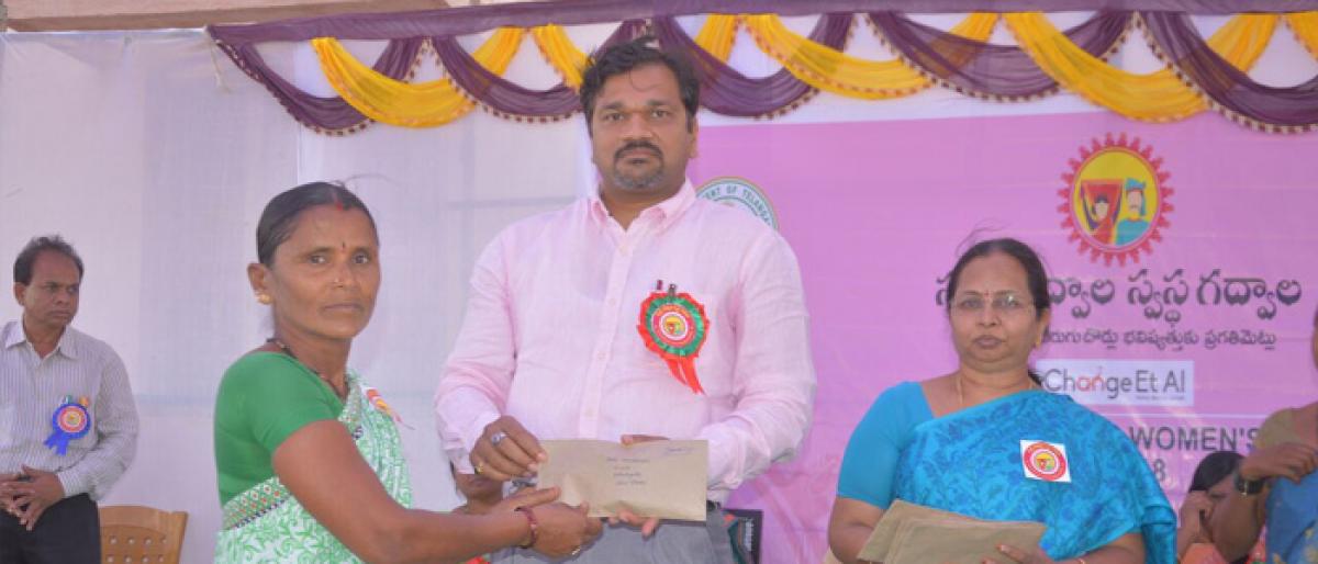 Collector grants 1.6 cr loan to women groups