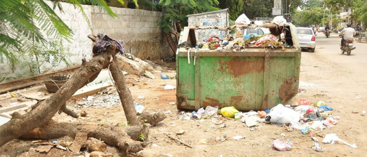 Overflowing garbage in Arundapet in Guntur