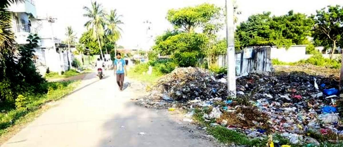 Roads scaring people with garbage stink in Akiveedu