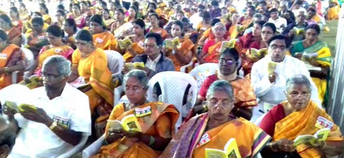 Gita recital by 1,800 people sets a record