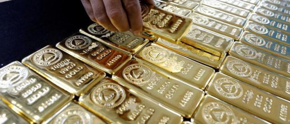 Chinese, Iranian among 14 held for gold smuggling