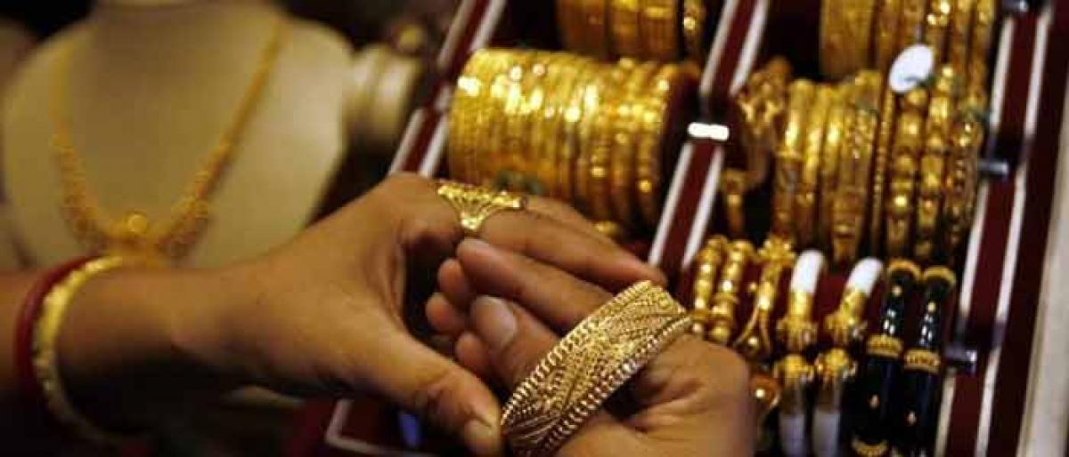 Gold imports fall to 17-mth low in Jan