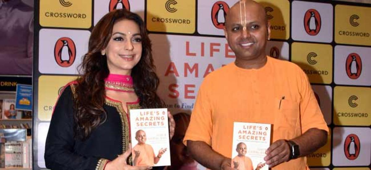 Crossword Bookstores hosts Juhi Chawla at Monk Gaur Gopal Das book launch - Lifes Amazing Secrets