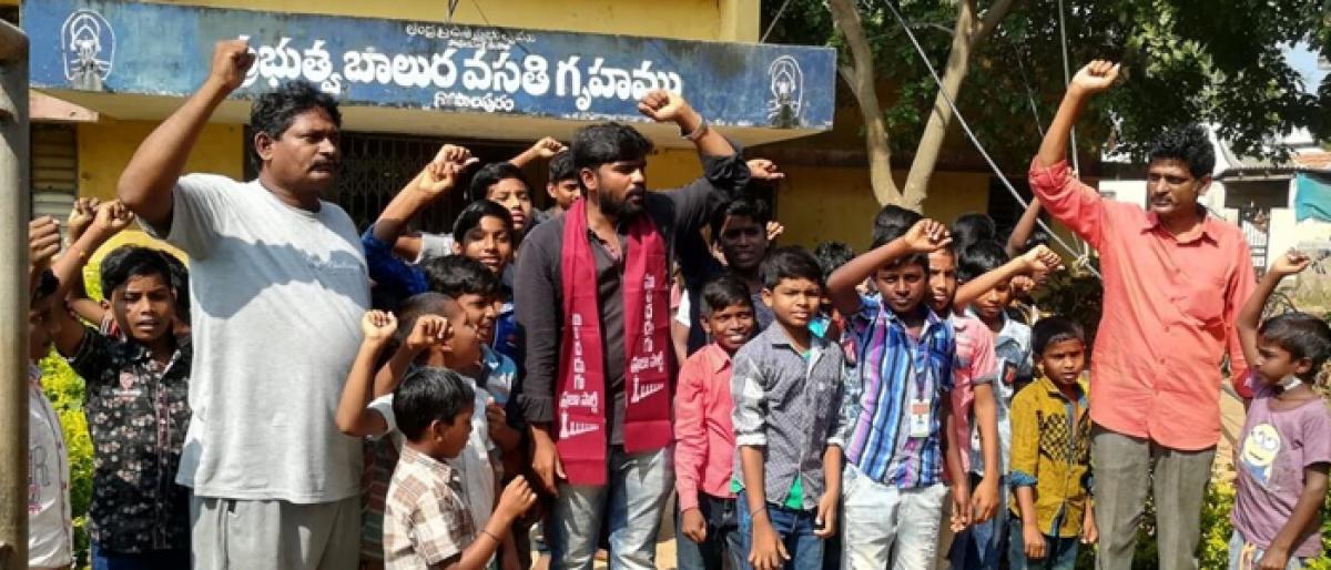 Govt SC hostel boys stage dharna at Gopalapuram