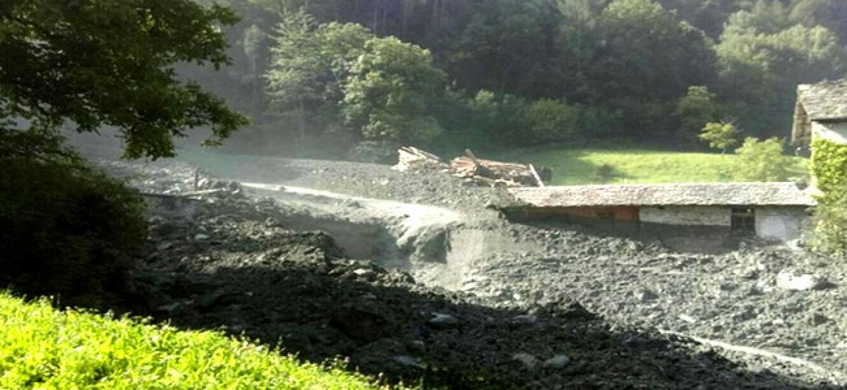 Eight people missing after landslide in Graubunden