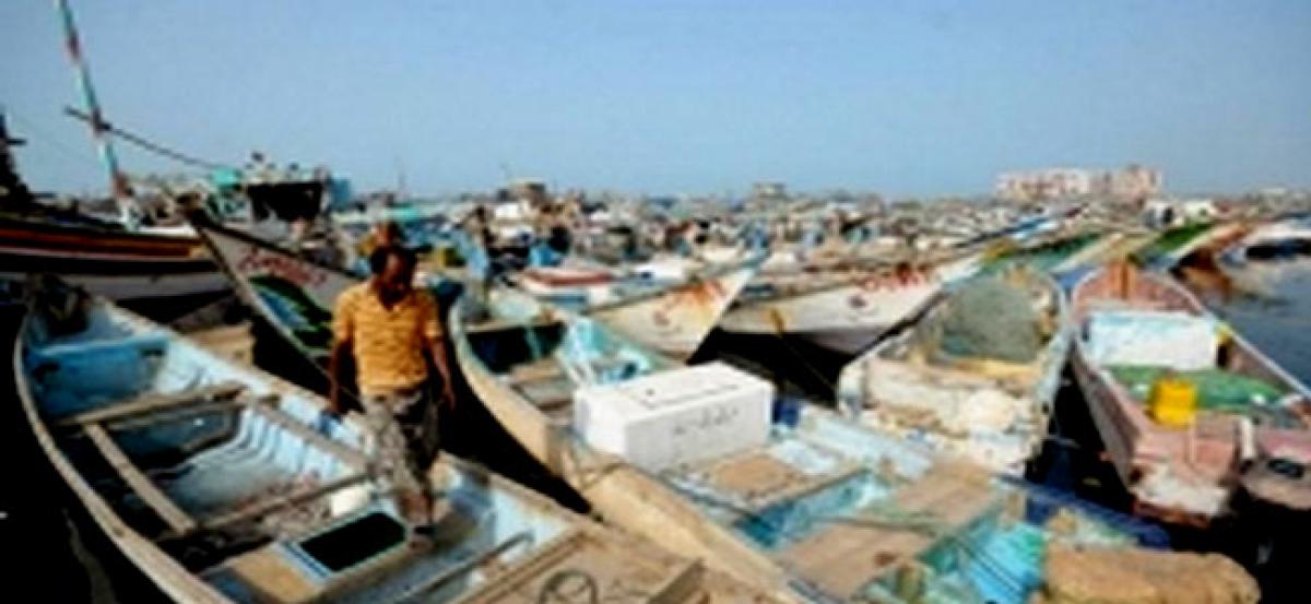 Gujarat: 9 Indian boats, 55 fishermen detained by Pak Marines