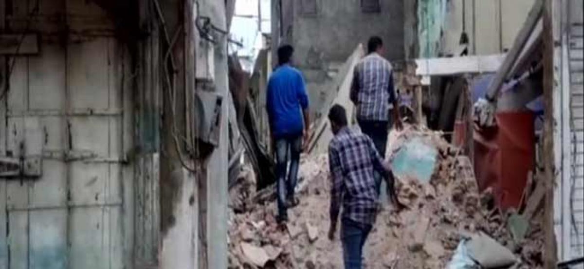 Building collapses in Vadodara; 1 dead