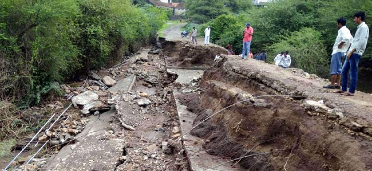 Heavy rains lash Saurashtra, South Gujarat; 2 dead, 3500 relocated