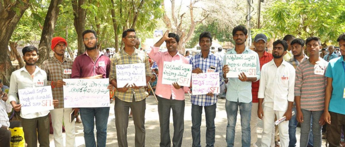 Students protest for textbooks in Guntur