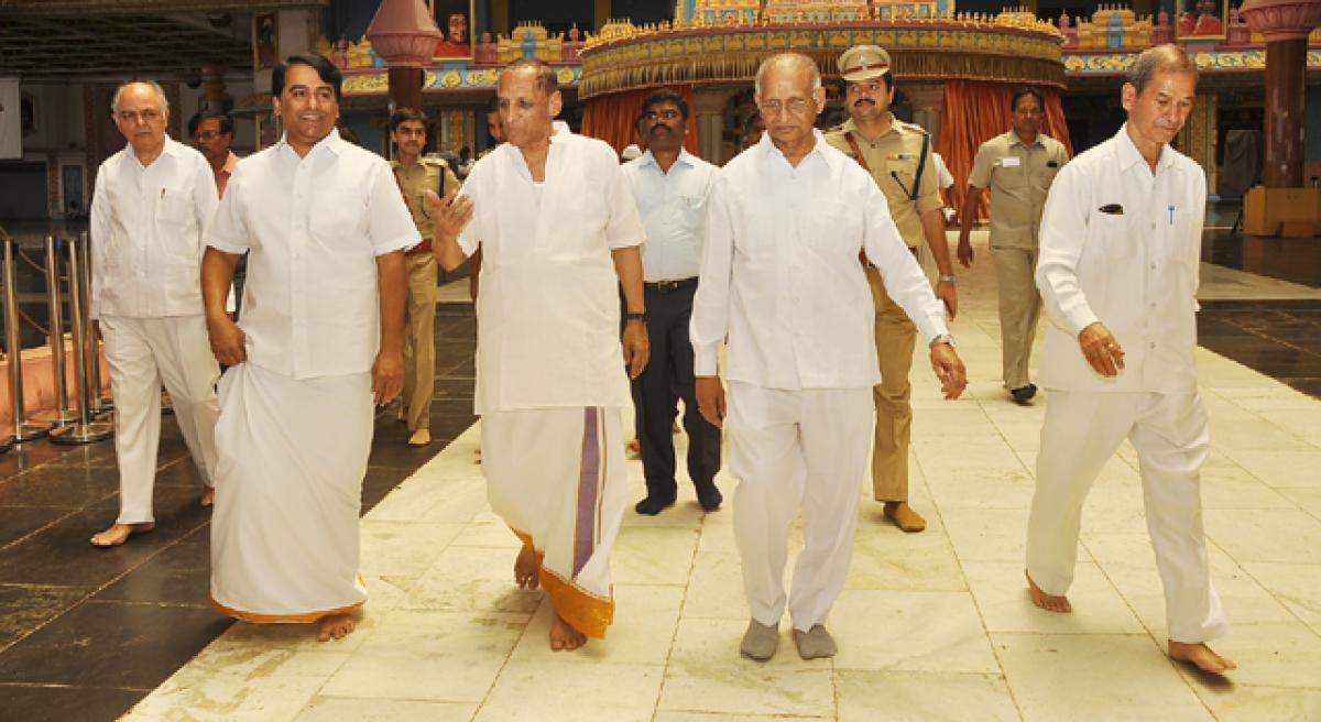 Governor visits Maha Samadhi of Baba