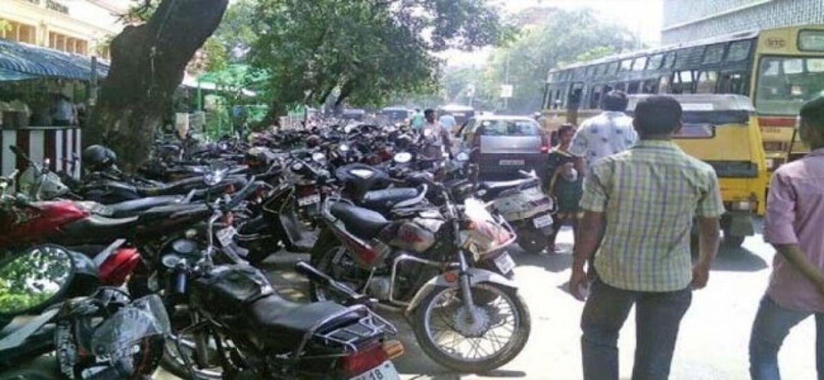 Wrong parking hinders movement of RTC buses