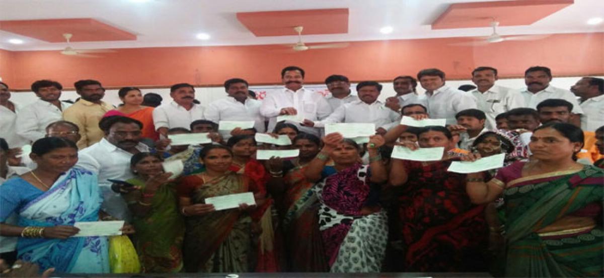 MLA distributes Kalyana Lakshmi cheques