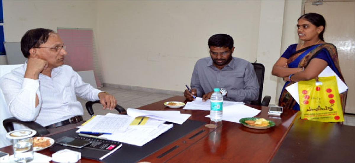 Farmers should utilise land records updation programme: Collector