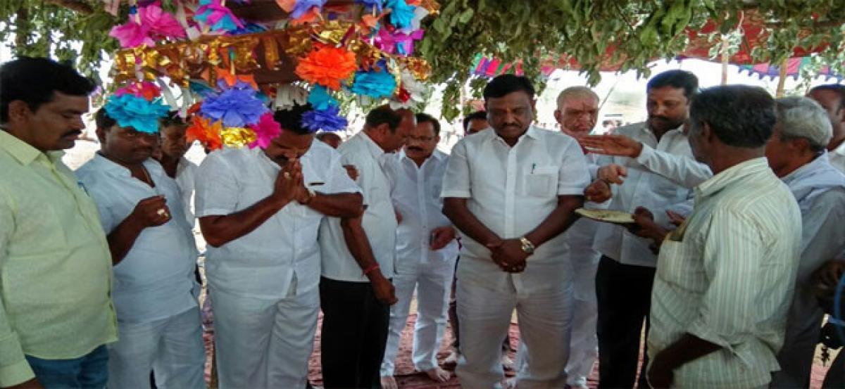 Leaders participate in Beerappa jatara