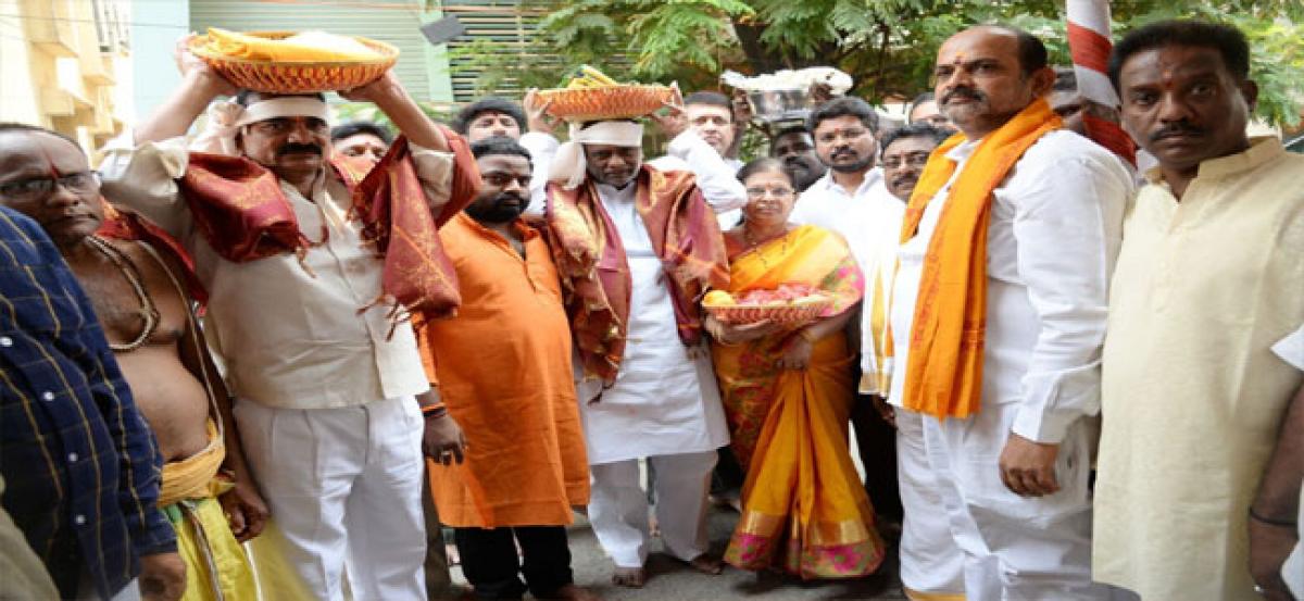 MLA presents silk clothes to deities