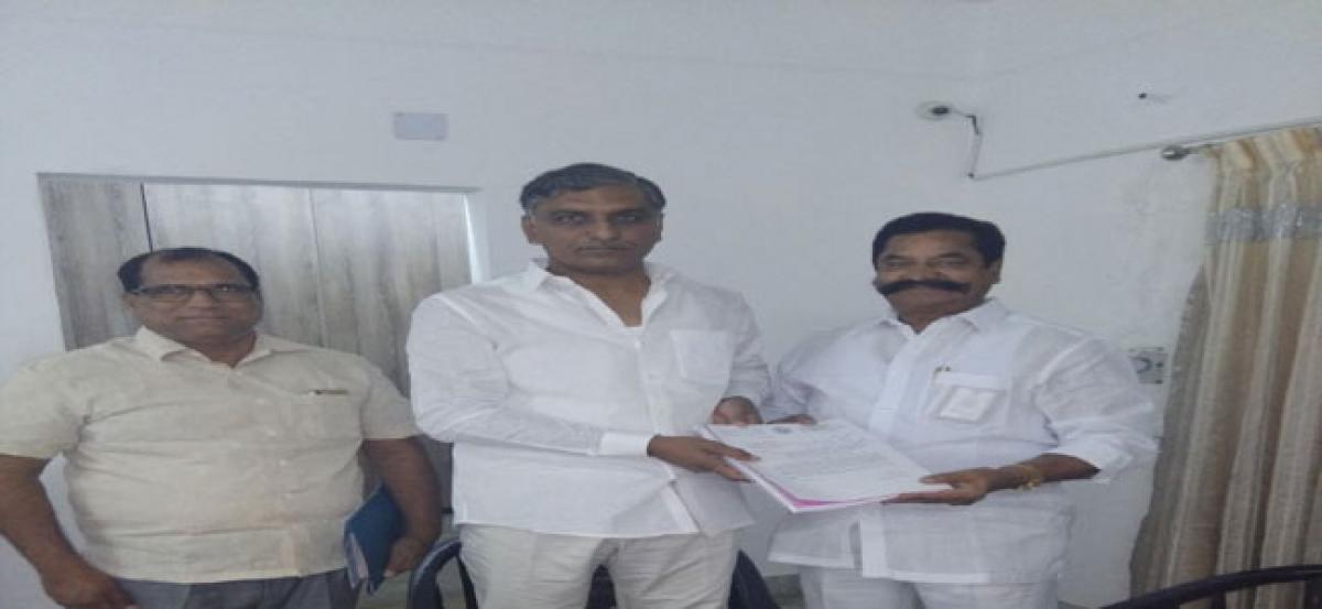 Theegala meets Harish Rao