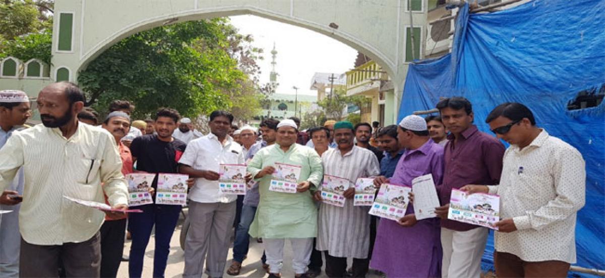 Corporator handed over leaflets of minority school