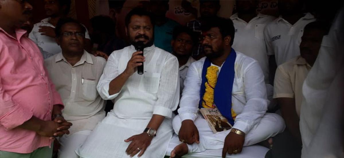 Harsha Kumar supports fasting SC leader Bodapati