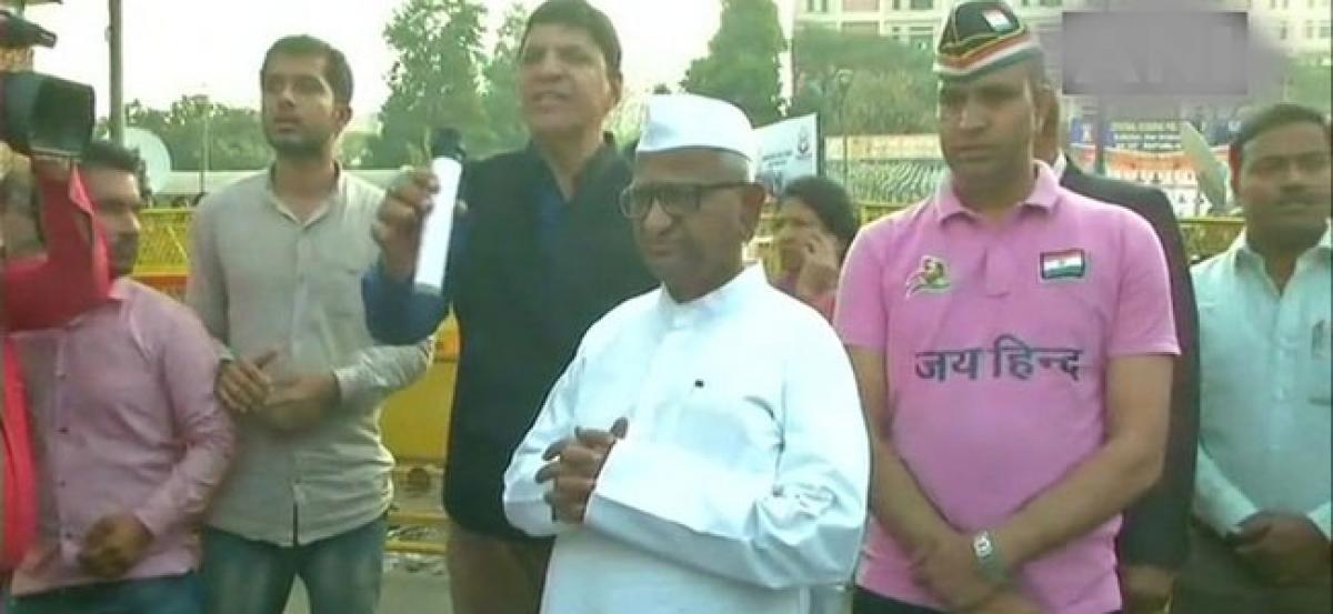 SSC exam paper leak: Anna Hazare meets protestors