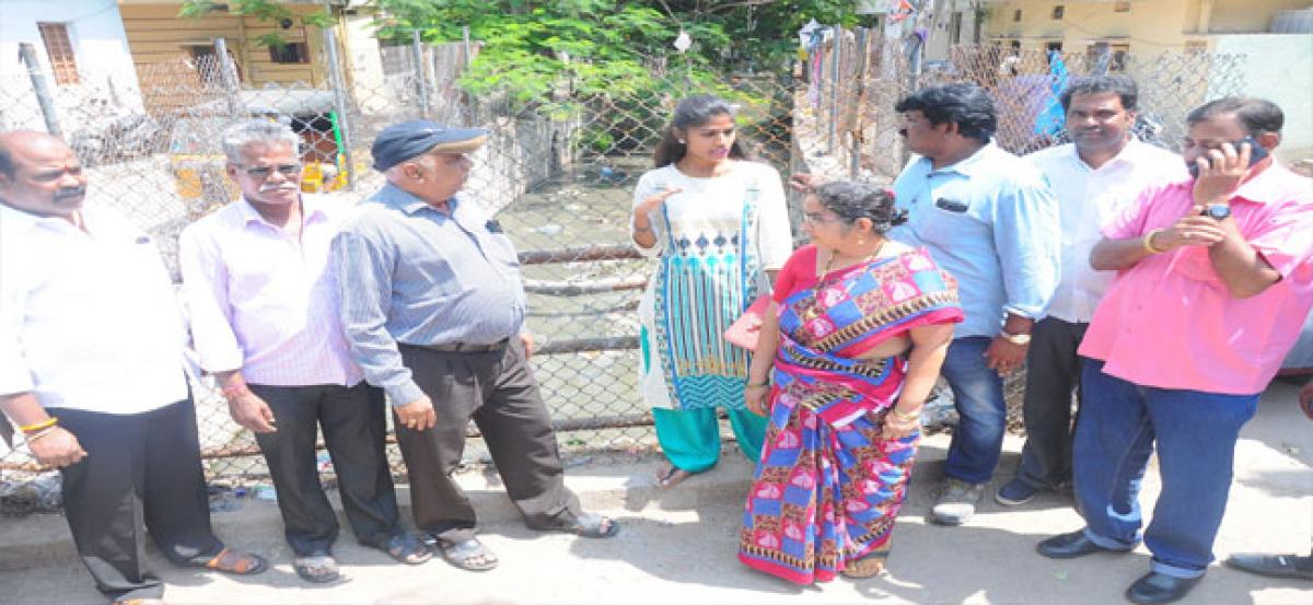 Corporator inspects cable line works