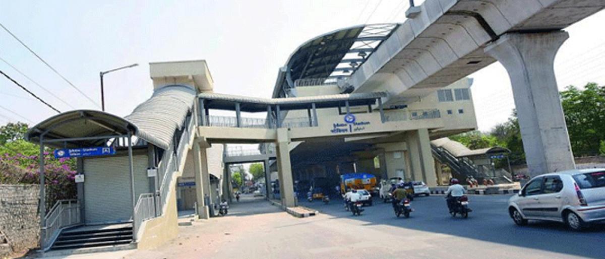 Hyderabad Metro stations offers way for pedestrians