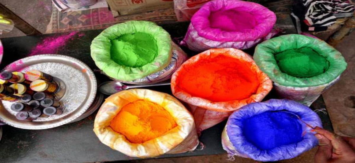 Uttarakhand women Self Help Group makes herbal colours for Holi