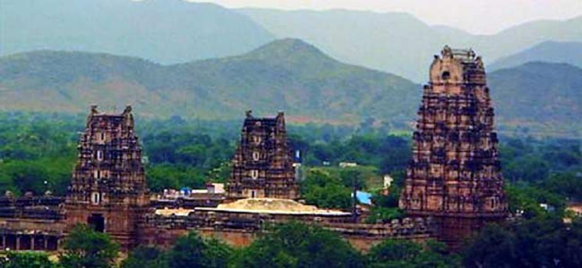 Hailstorm greets Chandrababu atop Tirumala